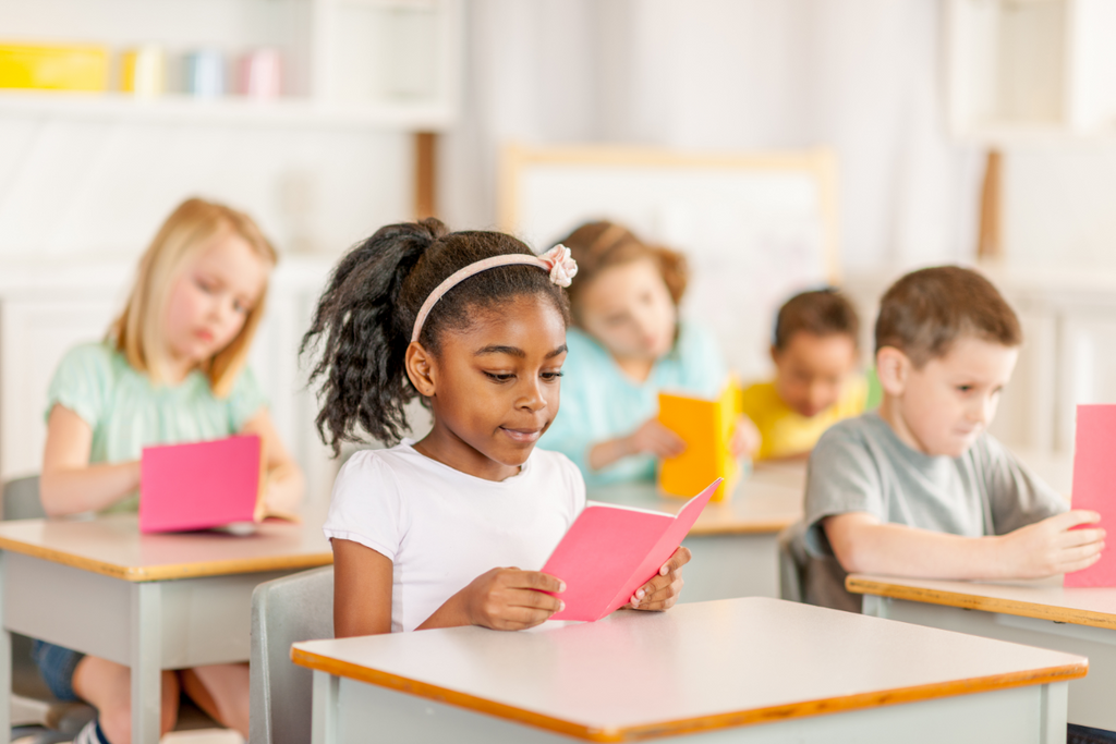 Posture et apprentissage : pourquoi bouger assis facilite la réussite scolaire