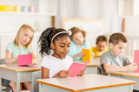 Posture et apprentissage : pourquoi bouger assis facilite la réussite scolaire