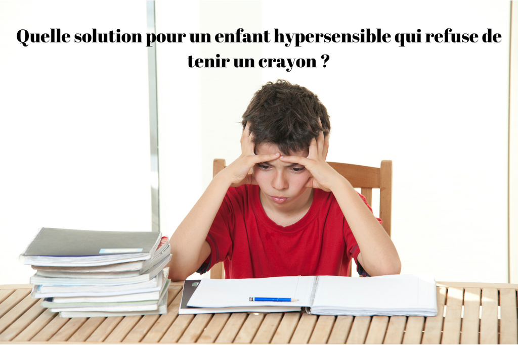 Quelle solution pour un enfant hypersensible qui refuse de tenir un crayon ?