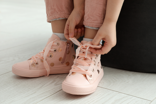 Des lacets pour les dyspraxique