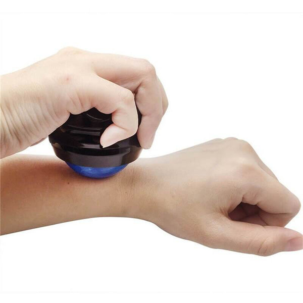 Démonstration de la boule de massage appliquée sur l’avant-bras pour soulager les tensions et masser en profondeur