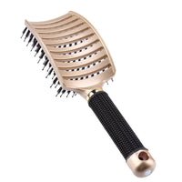 Vue arrière de la brosse à cheveux dorée, mettant en valeur son design incurvé et son manche antidérapant