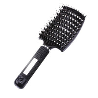 Brosse à cheveux noire avec un design ergonomique et des picots anti-statiques pour un démêlage facile