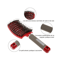 Brosse à cheveux rouge avec une conception ergonomique, des poils en nylon et soie, une poignée antidérapante et un aimant pratique pour l'accrocher