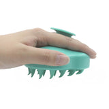 Brosse à shampoing avec picots en silicone tenue en main pour une prise en main facile