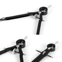 Gros plan sur le mécanisme du compas bloquant, mettant en évidence ses réglages précis et son design robuste