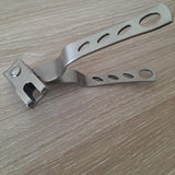 Coupe-ongles EasyCut fermé, avec son design en acier inoxydable et ses trous pour une meilleure légèreté