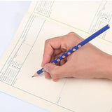 Crayon ergonomique utilisé pour écrire, offrant une meilleure stabilité et un confort optimal