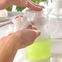 Distributeur moussant utilisé pour obtenir une mousse onctueuse et économique