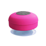 Enceinte portable waterproof rose avec boutons de commande intégrés, conçue pour une utilisation pratique dans toutes les conditions.