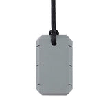 Pendentif à mâcher plaque gris, idéal pour satisfaire les besoins de mastication