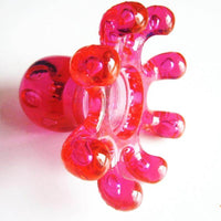 Gros plan sur la pieuvre masseuse rose, montrant ses tentacules arrondies pour un massage doux