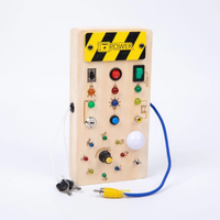 Planche d'activité Montessori smart, vue latérale, montrant les différents boutons, lampes et clés