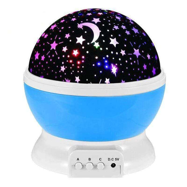 Projecteur Starry sky en version bleue, illuminant la pièce avec des étoiles et une lune