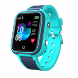 Vue inclinée de la SereniKid - Montre Enfant GPS 4G Connectée turquoise affichant la date du vendredi 31 octobre