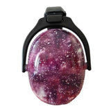 casque anti bruit fille galaxie vue de coté