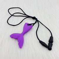 mâchouiller queue de poisson violet